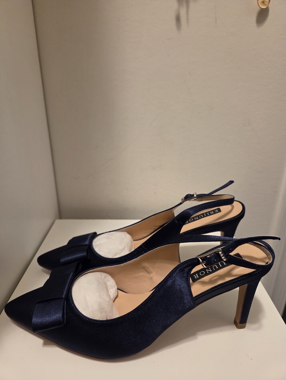 Navy Satin Pointed Slingback Pumps with Bow. Size 8M. - Picture 2 of 4